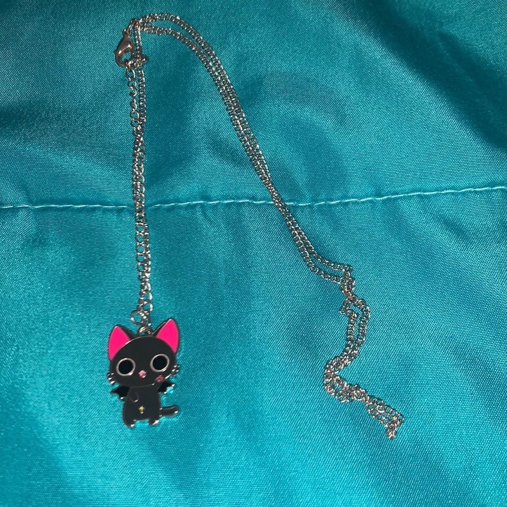 Black cat hot topic necklace
